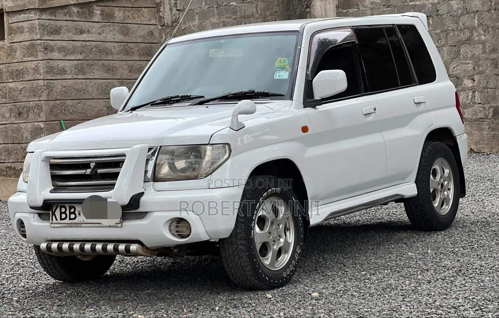 Mitsubishi Pajero IO 2000 White