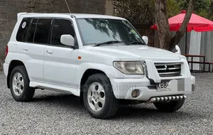 Mitsubishi Pajero IO 2000 White