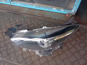 Mazda Axella 2018 Headlight