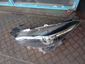 Mazda Axella 2018 Headlight