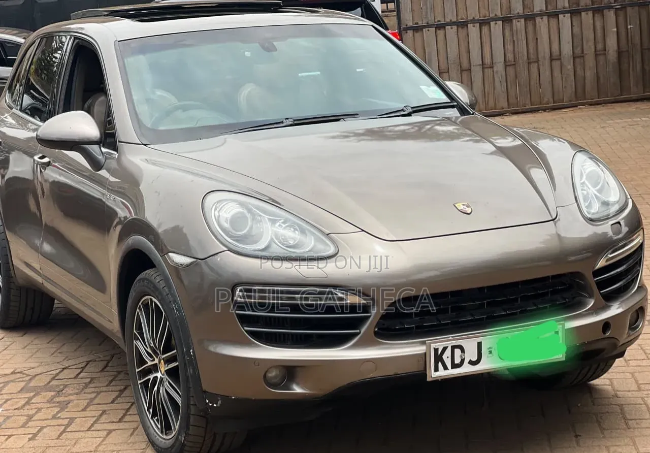 Porsche Cayenne 2014 Gold