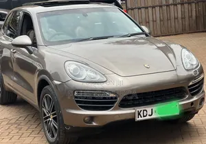 Porsche Cayenne 2014 Gold