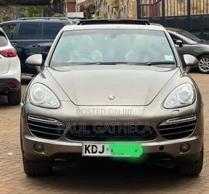 Porsche Cayenne 2014 Gold
