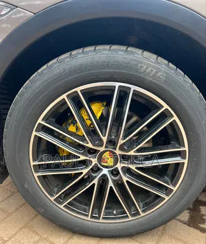 Porsche Cayenne 2014 Gold