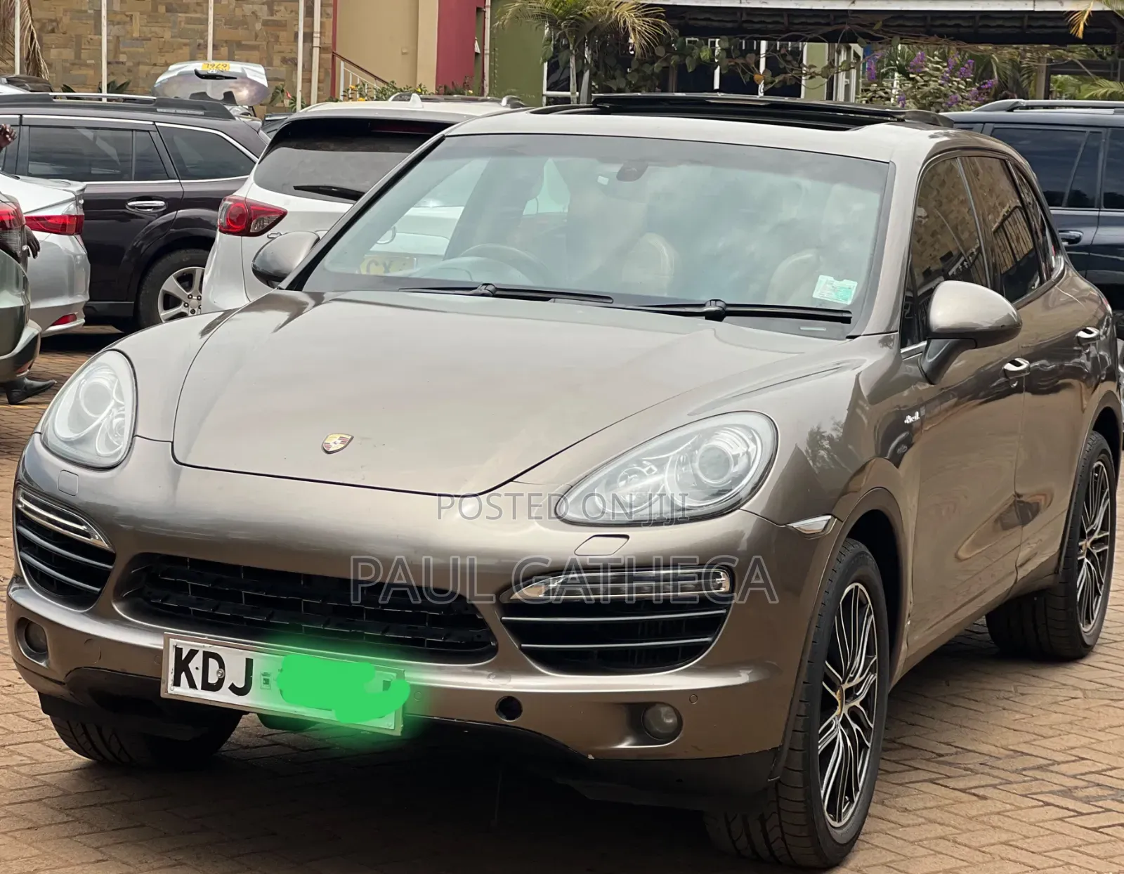 Porsche Cayenne 2014 Gold