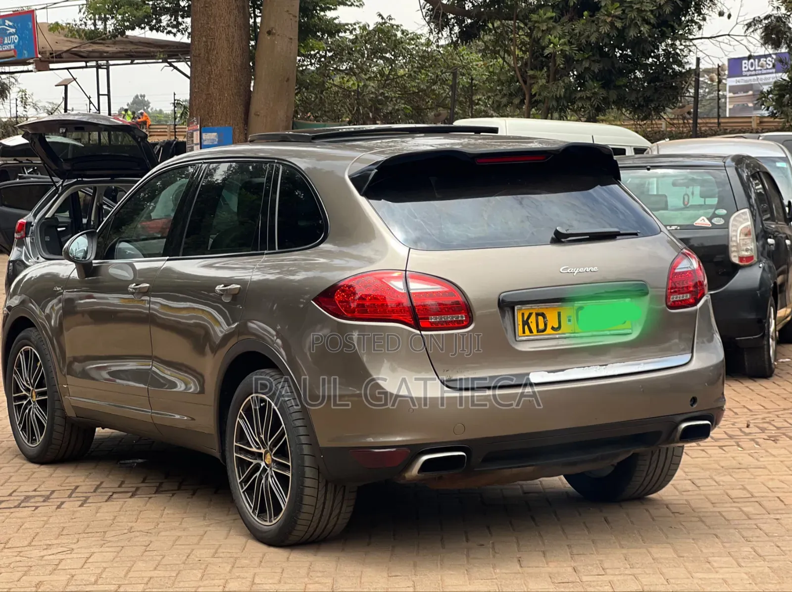 Porsche Cayenne 2014 Gold