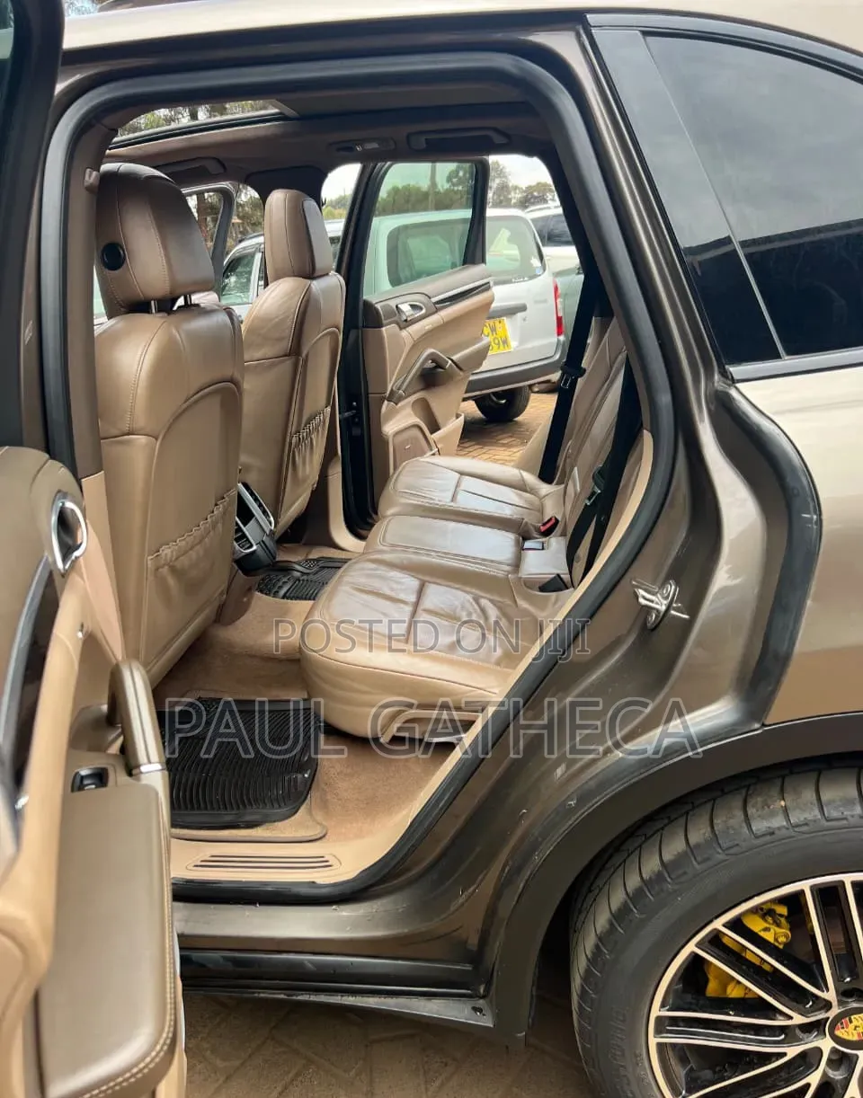 Porsche Cayenne 2014 Gold