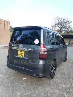 Toyota Noah 2011 Gray
