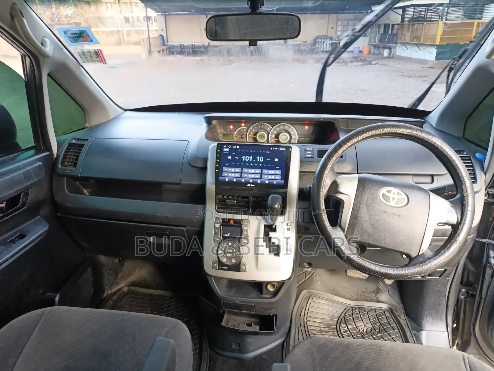 Toyota Noah 2011 Gray