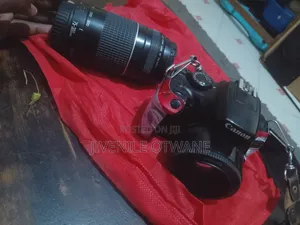 Am Selling Acanon Camera 1300d
