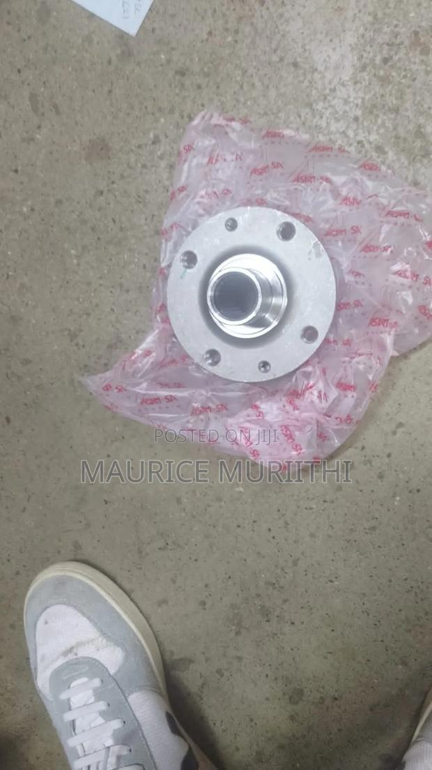 Front Wheel Hub Nissan NP200, Renault