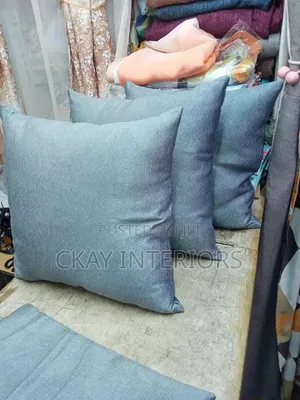 Good Quality and of Enough Fibre Content Throw Pillows