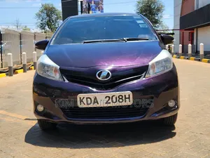 Toyota Vitz 1.3 FWD 5dr 2013 Burgundy