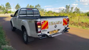 Isuzu D-MAX 2023 White