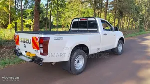 Isuzu D-MAX 2023 White