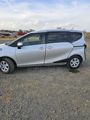 Toyota Sienta 1.5 Hybrid FWD 2019 Silver