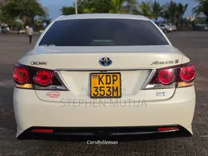 Toyota Crown 2017 White