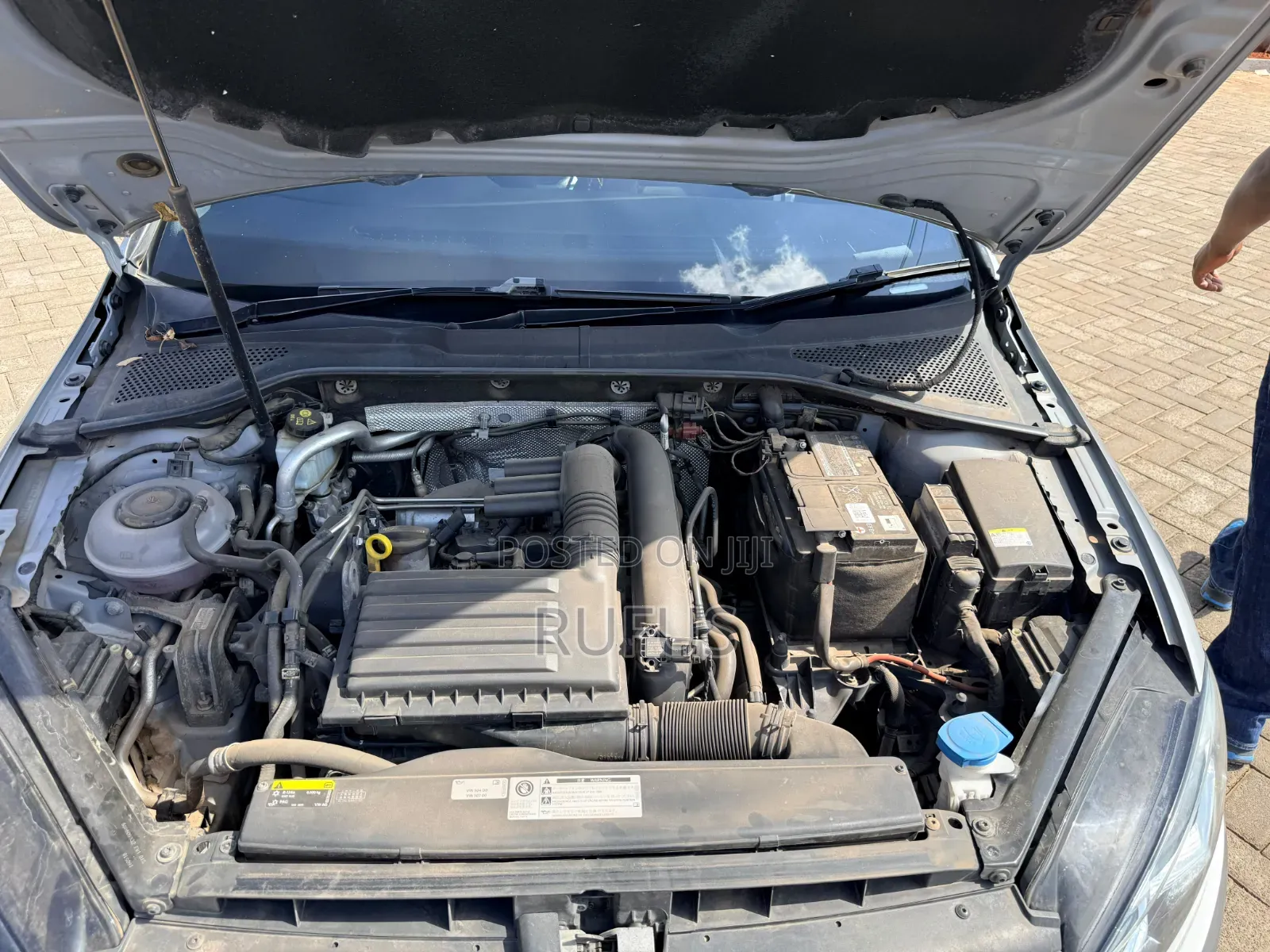 Volkswagen Golf 2019 Gold