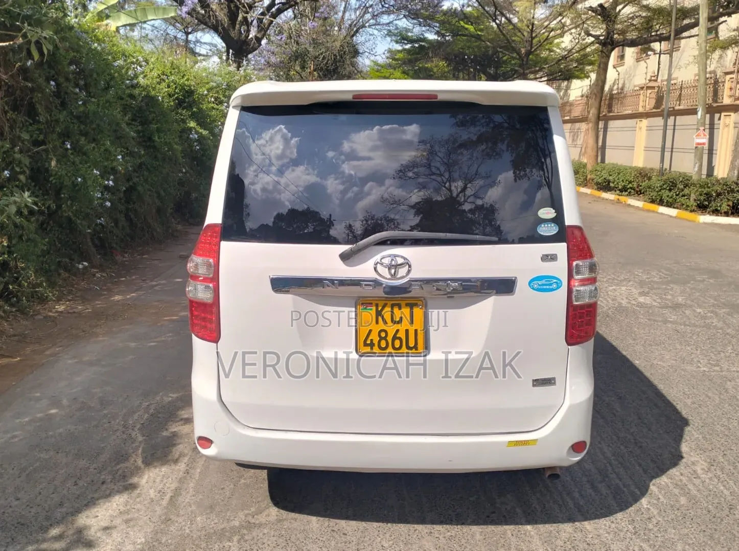 Toyota Noah 2011 White