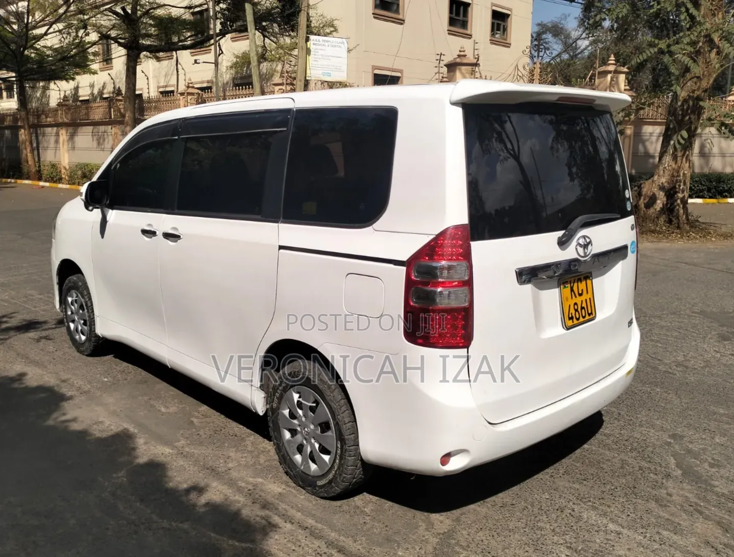 Toyota Noah 2011 White