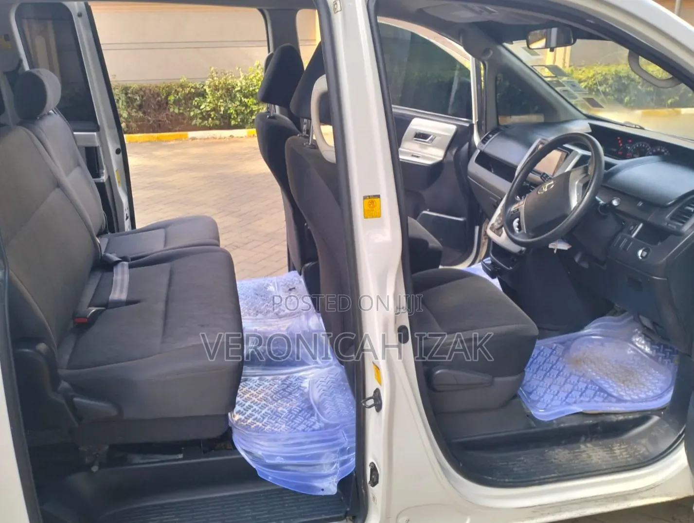 Toyota Noah 2011 White