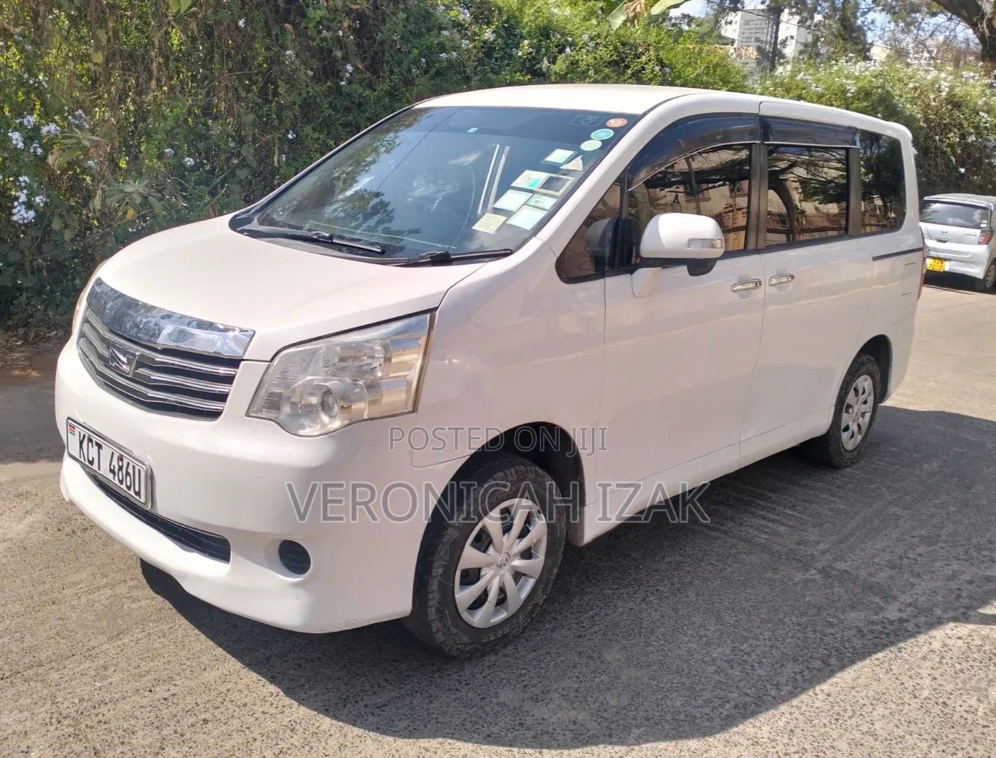 Toyota Noah 2011 White
