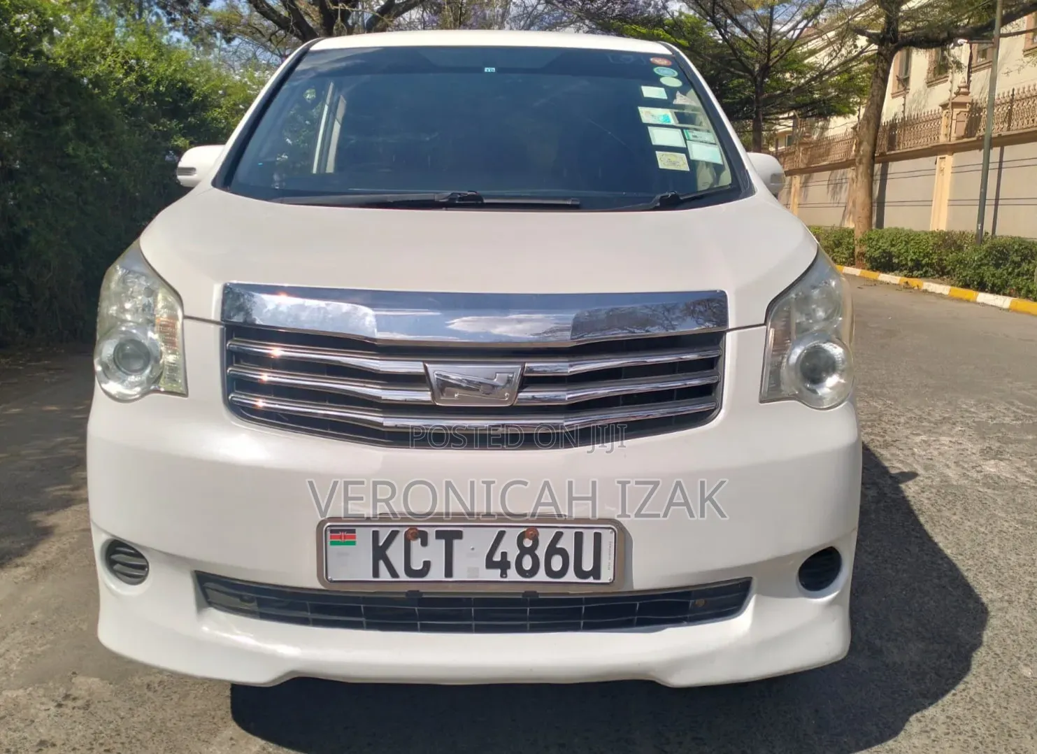 Toyota Noah 2011 White