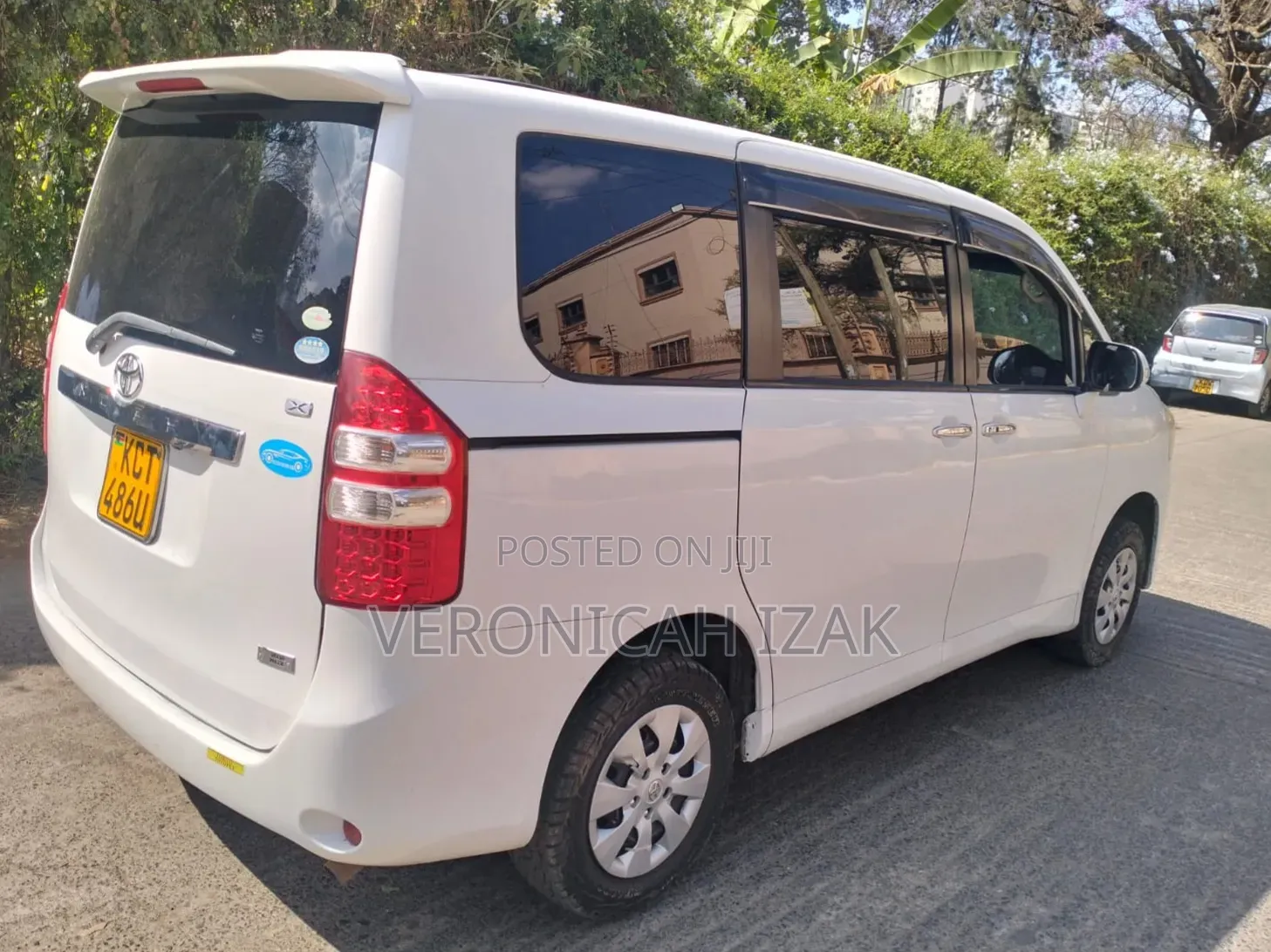 Toyota Noah 2011 White