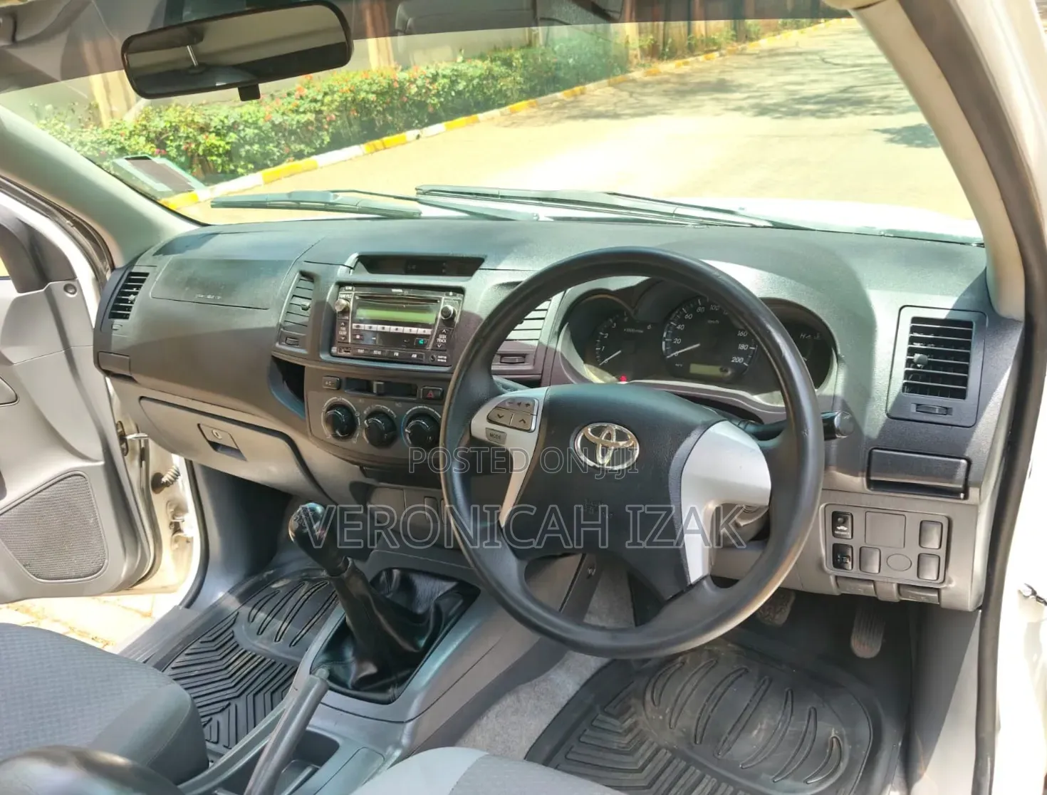 Toyota Hilux 2014 White