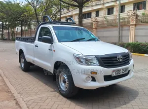 Toyota Hilux 2014 White