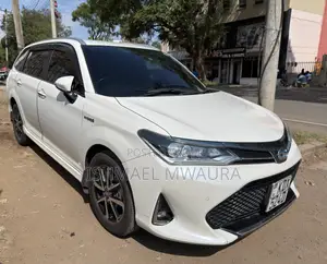 Toyota Corolla Fielder 1.5 Hybrid FWD 2018 White