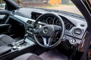 Mercedes-Benz C200 2014 Black
