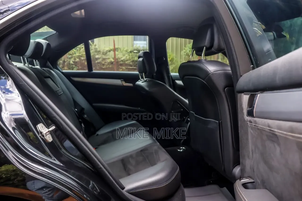 Mercedes-Benz C200 2014 Black