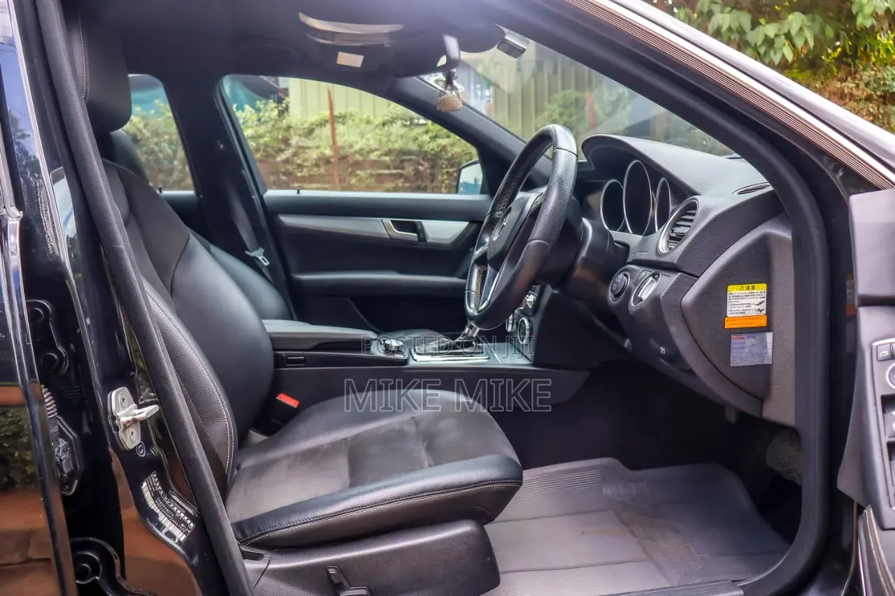 Mercedes-Benz C200 2014 Black