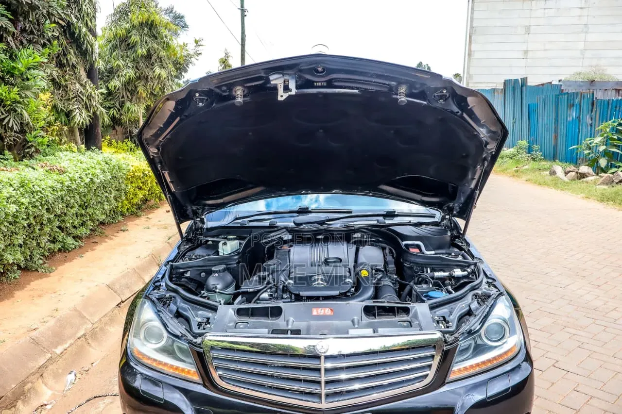 Mercedes-Benz C200 2014 Black