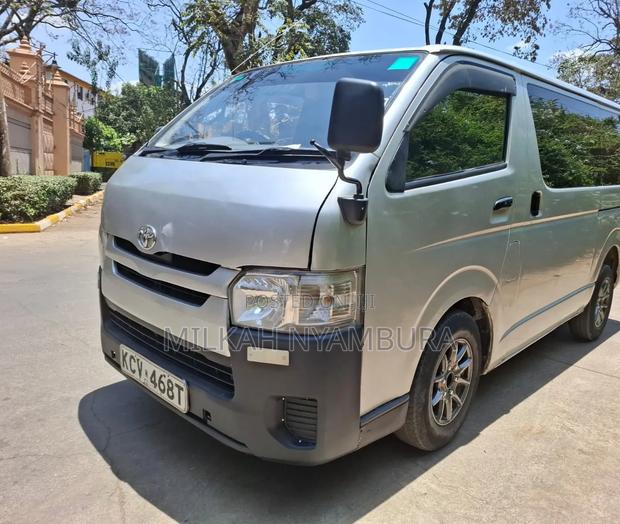 Toyota HiAce 2012 Silver