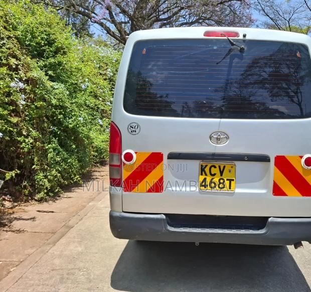 Toyota HiAce 2012 Silver - thumbnail 2