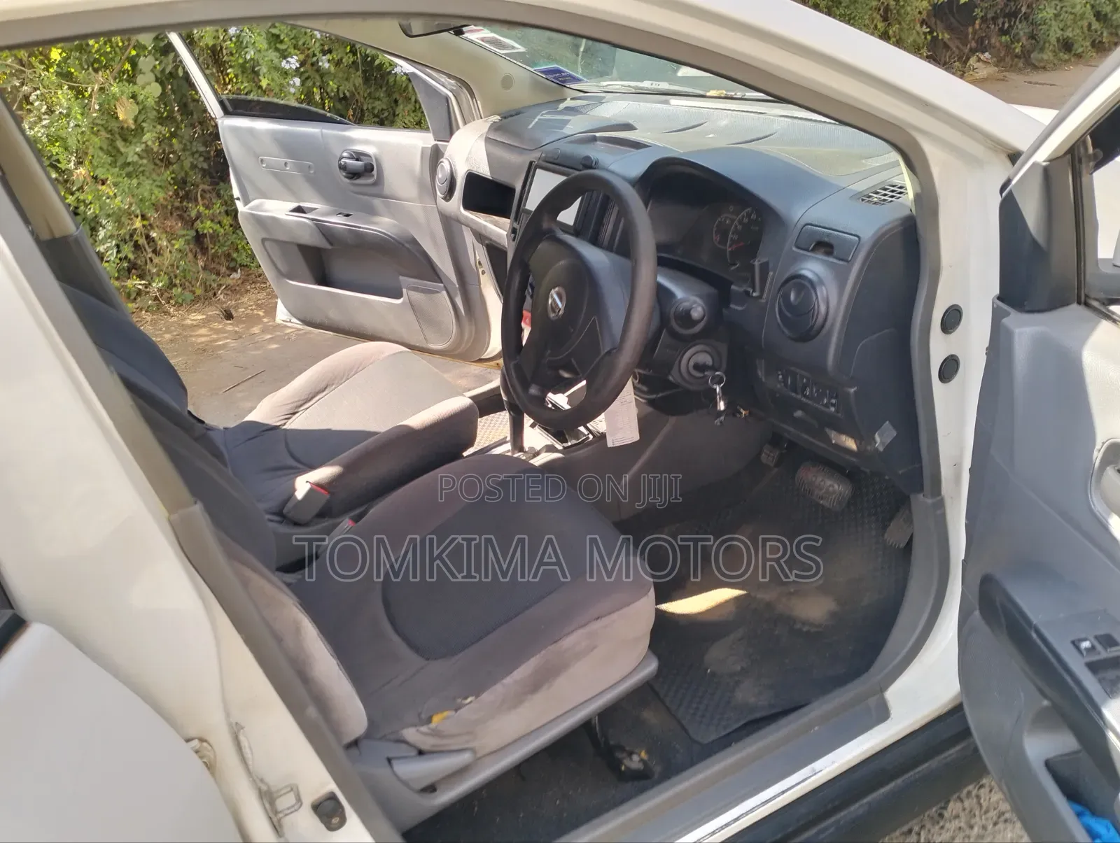 Nissan Advan 2013 White