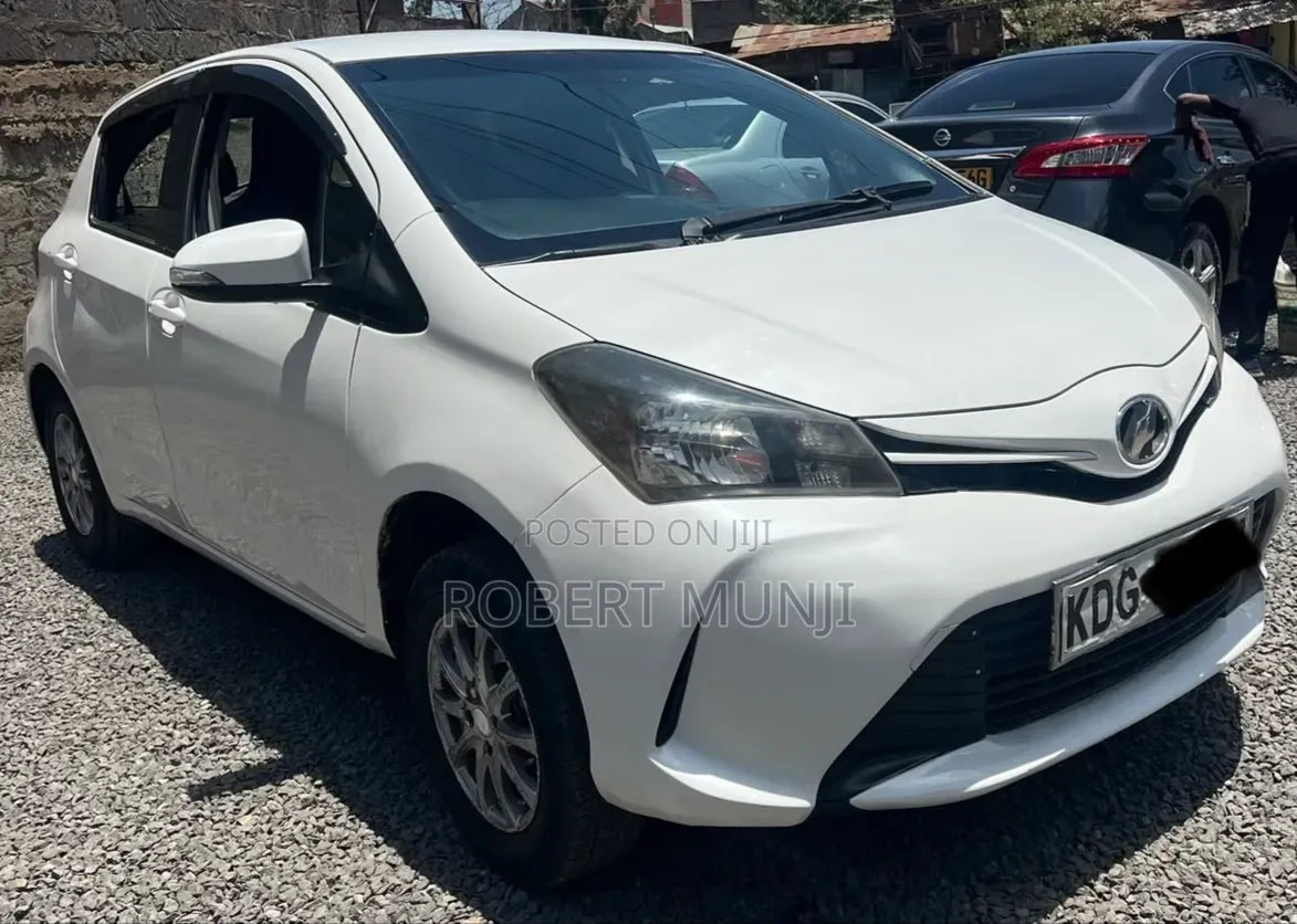 Toyota Vitz 2015 White