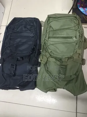 Black/ Green Camel Bag. 3L Hydration Bag
