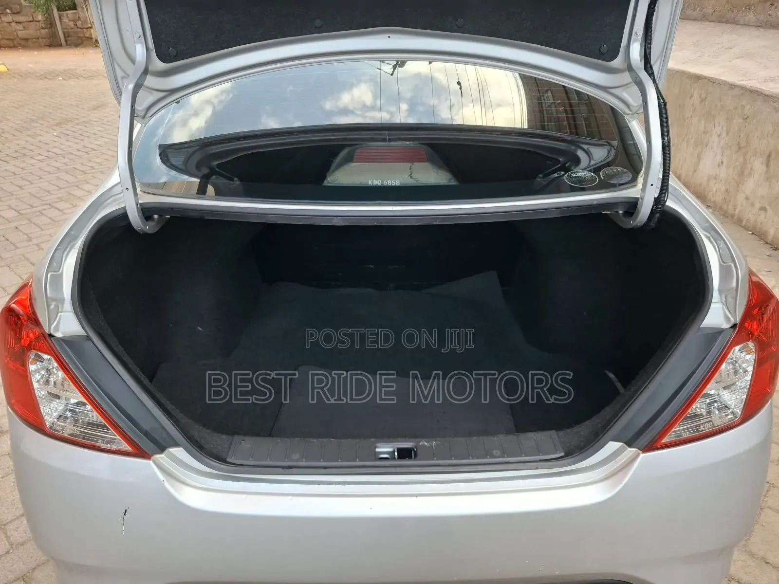 Nissan Latio 1.2 2017 Silver
