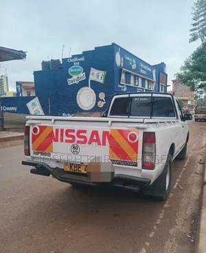 Nissan Hardbody 2007 White