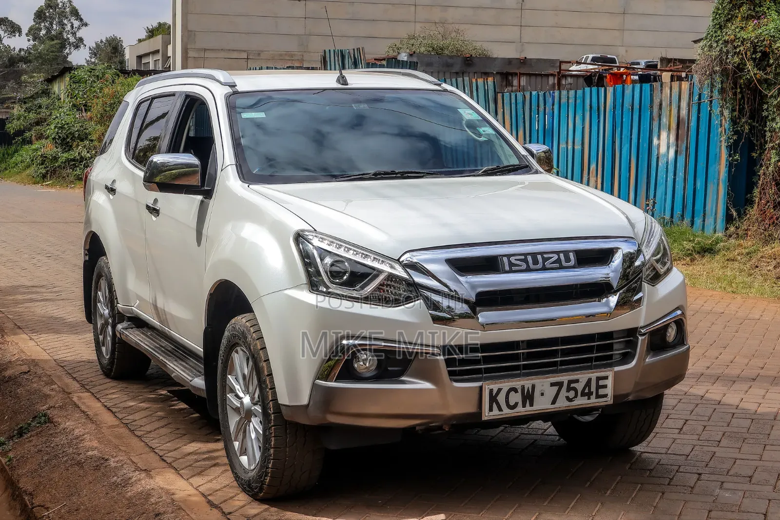 Isuzu MU-X 2018 White