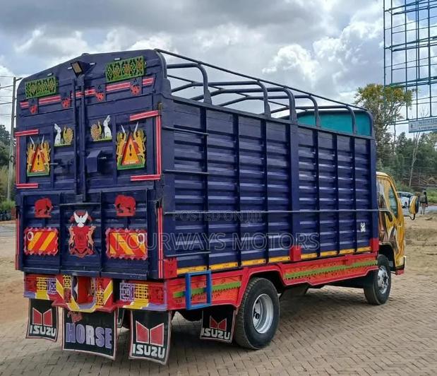 2018 Isuzu NPR - thumbnail 3