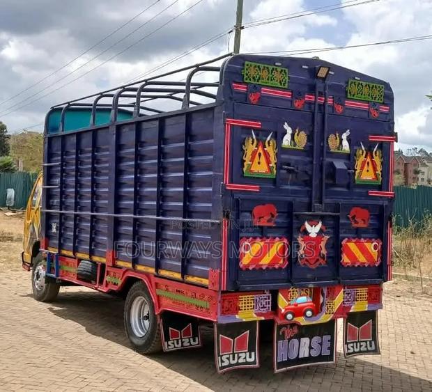 2018 Isuzu NPR - thumbnail 4