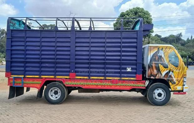 2018 Isuzu NPR - thumbnail 7