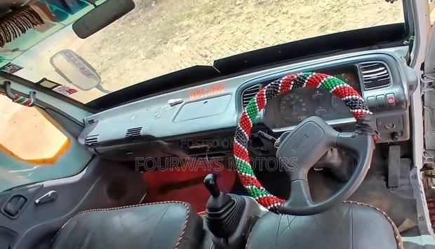 2018 Isuzu NPR - thumbnail 9