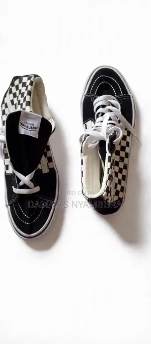 Unisex Canvas Shoe