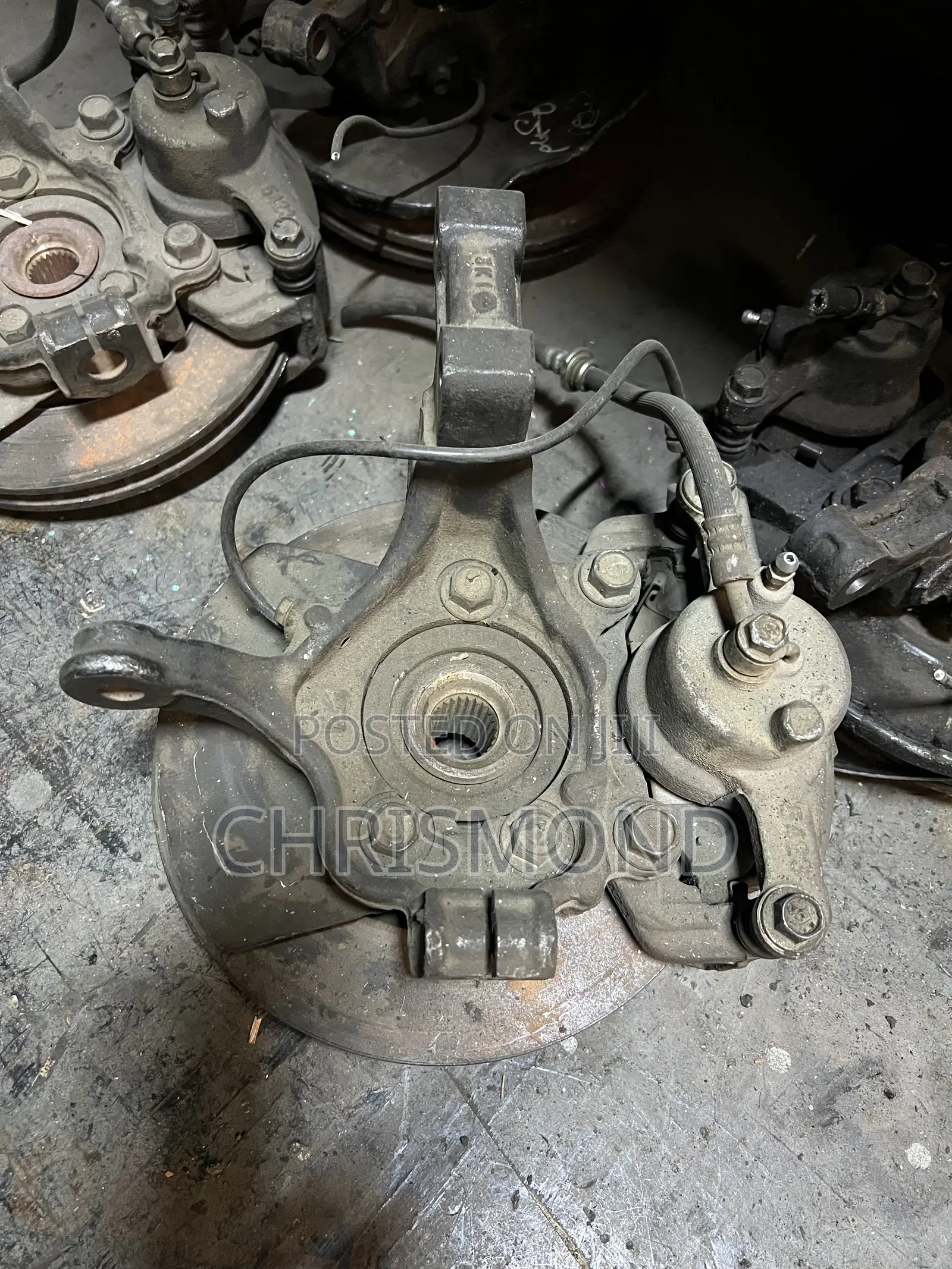 Front Hub Nissan Tiida