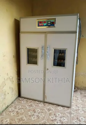 1056 Egg Incubator